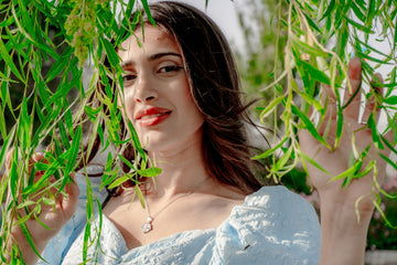 spring outfit with necklace